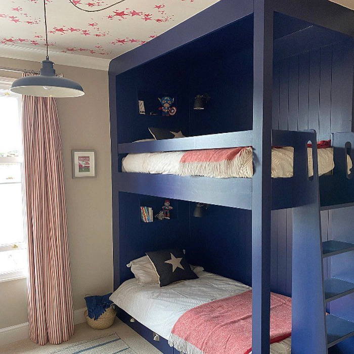 Dulux Oxford Blue темно-синий цвет в детской