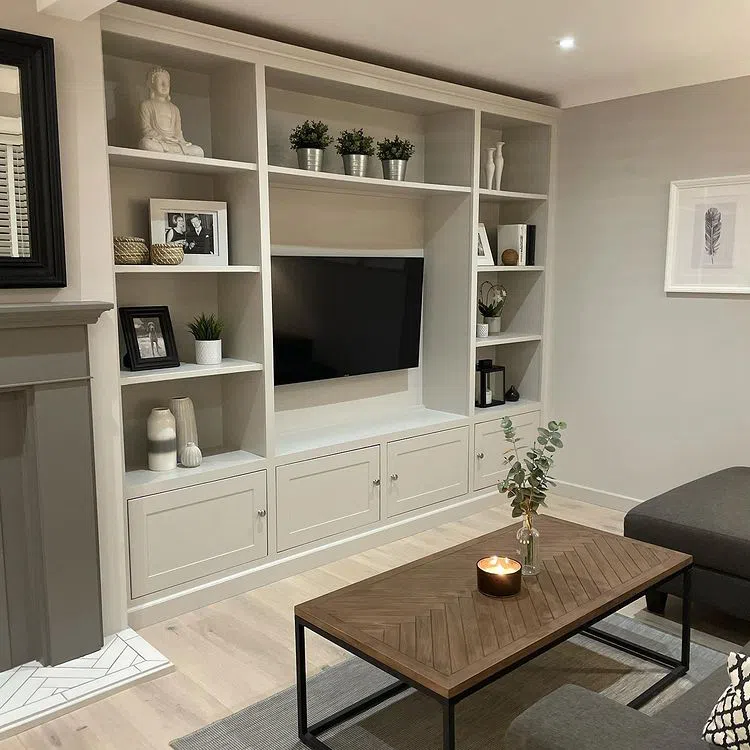 Стеллаж окрашенный в цвет стен Farrow and Ball 228