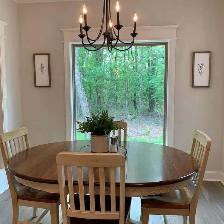 Beige dining room with Pale Oak Benjamin Moore