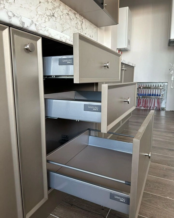 RAL Classic 1035 на кухне