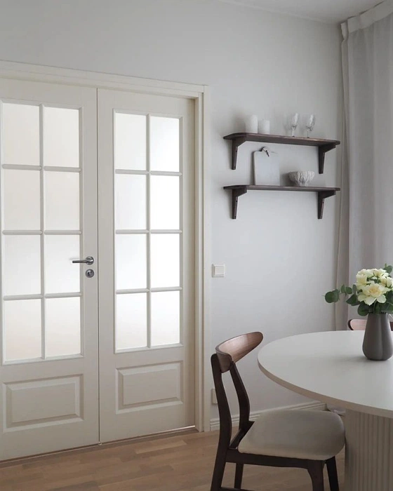 Tikkurila Перо F487 светлый серый в интерьере