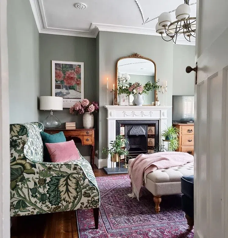 Классический интерьер с серыми стенами Pigeon