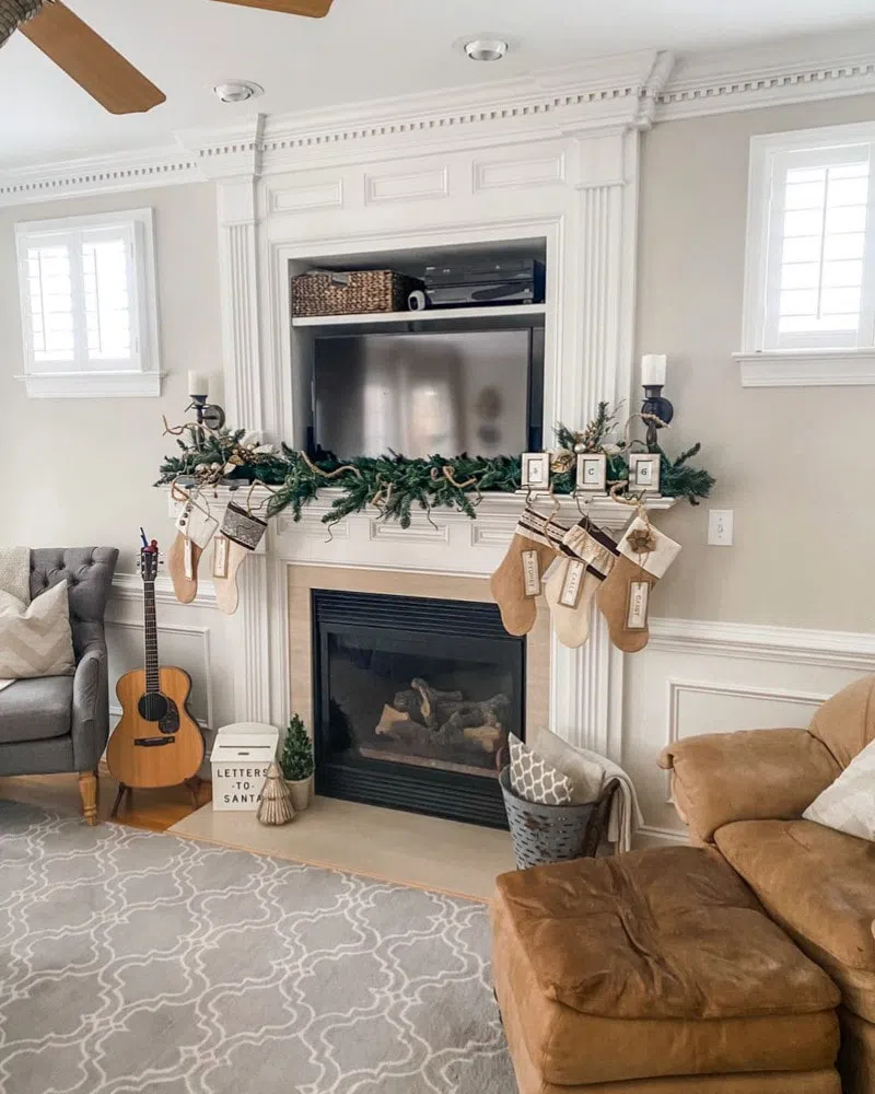 Классический интерьер гостиной с бежевыми стенами 40YY 67/087