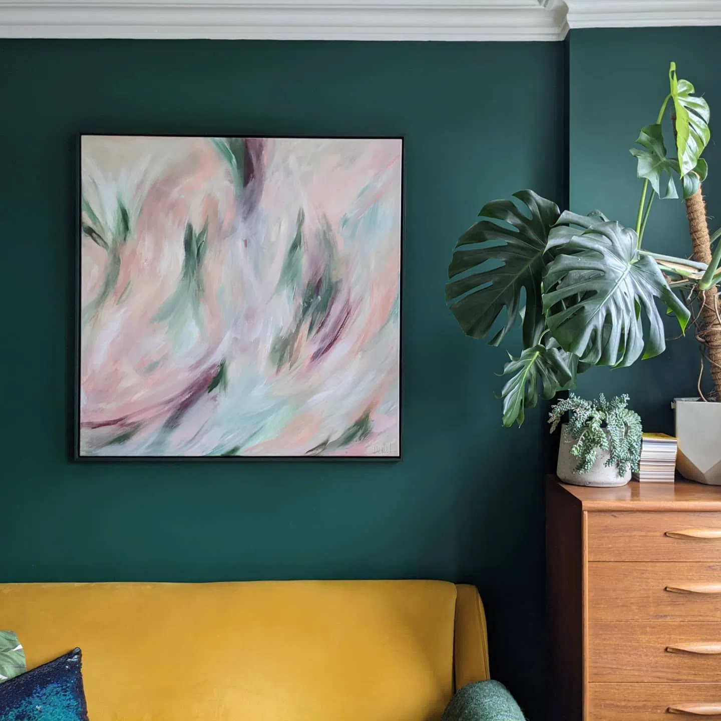 Глубокий зеленый оттенок Dulux Pine Needle 07GG 07/143