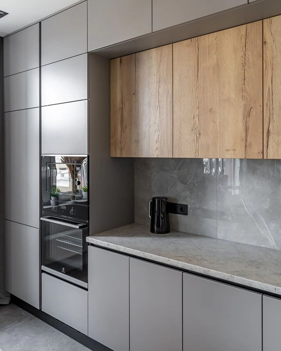 RAL 7036 серые фасады с деревом