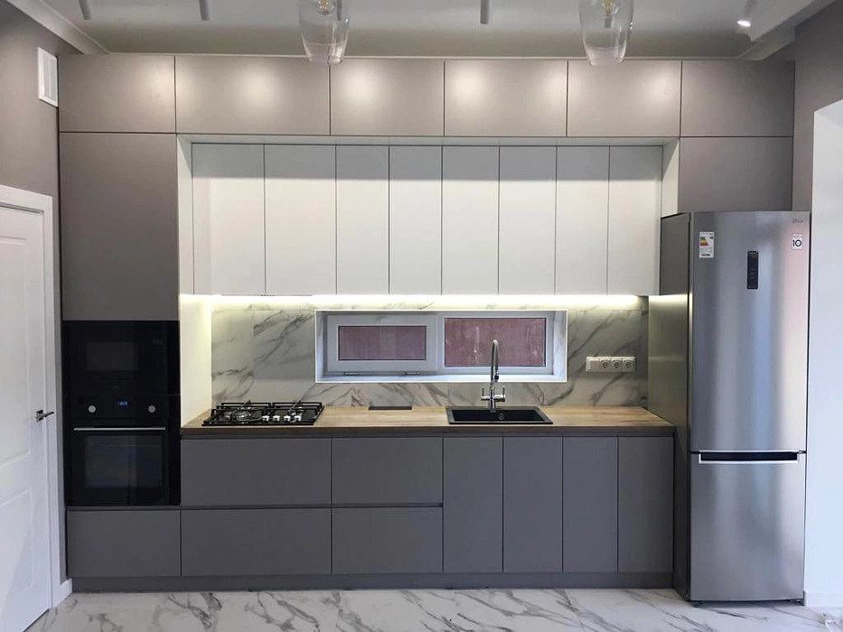 RAL 7036 темно-серые фасады кухни