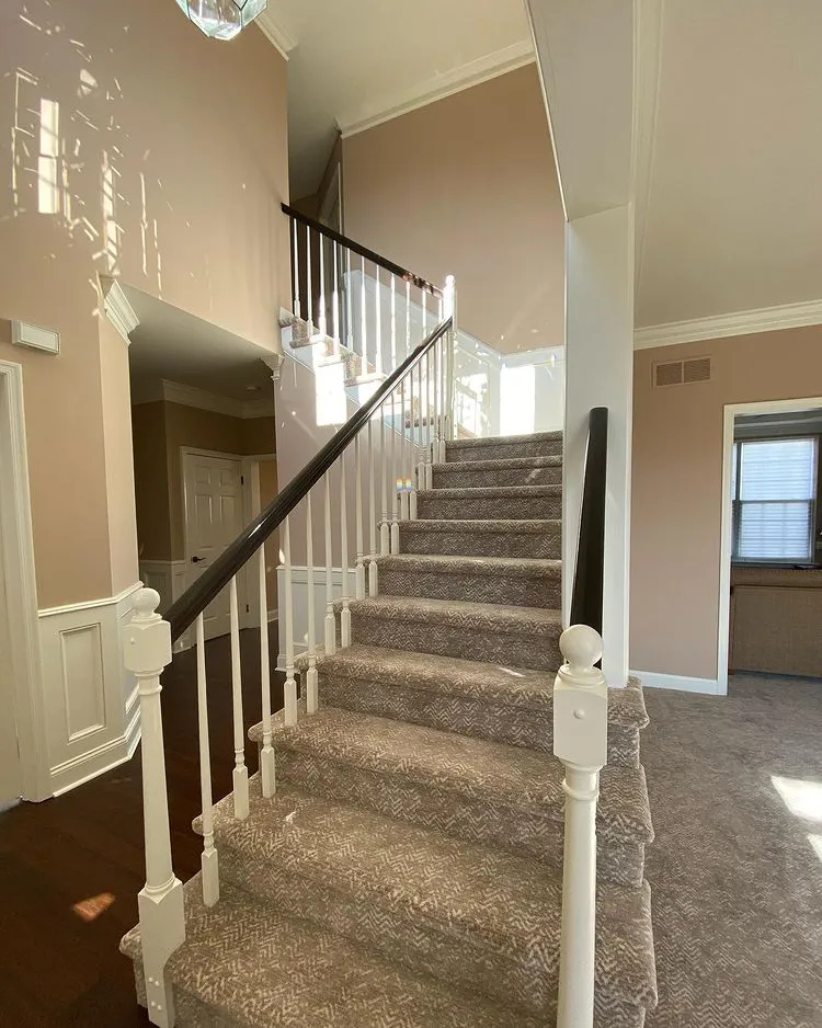 Sherwin Williams SW 6100 Practical Beige в интерьере фото