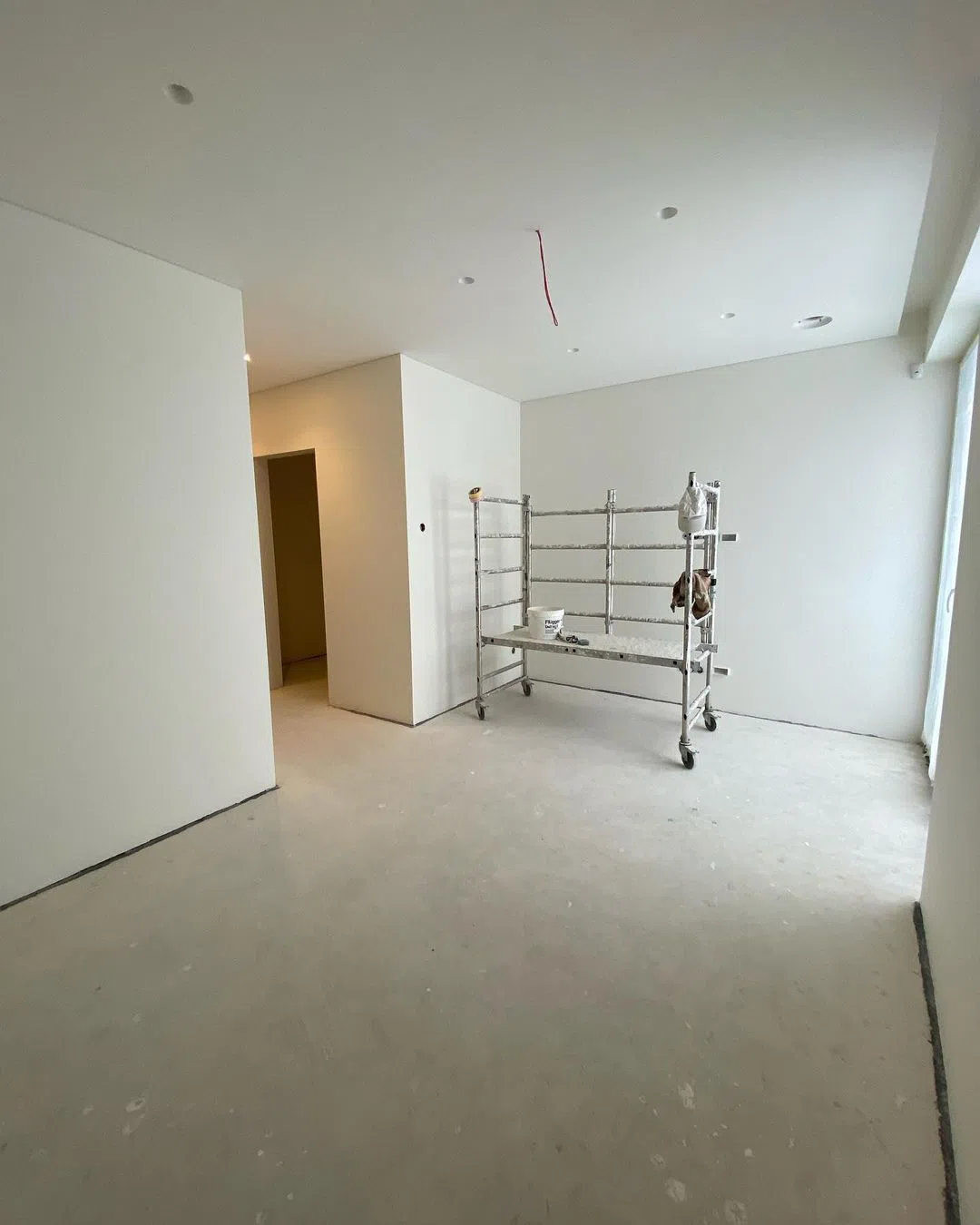 Ремонт с белыми стенами RAL9010 Pure White