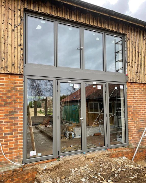 RAL 7039 серо-коричневые рамы окон