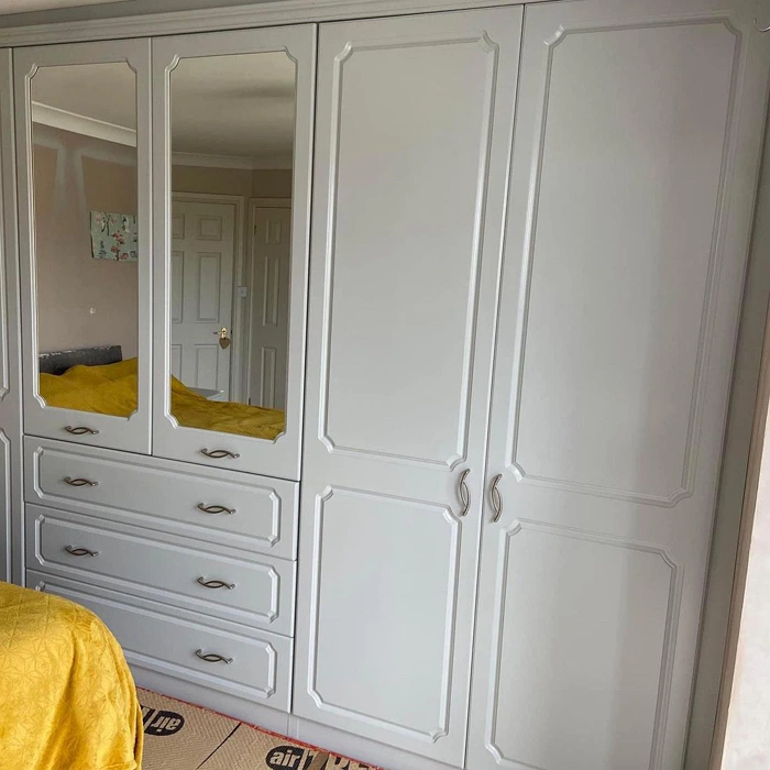 RAL 7035 светло-серые фасады шкафа