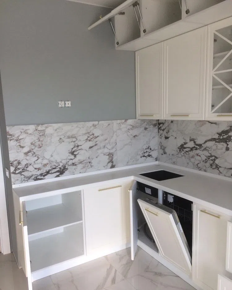 Серые стены на кухне RAL Classic 7038 Агатовый серый