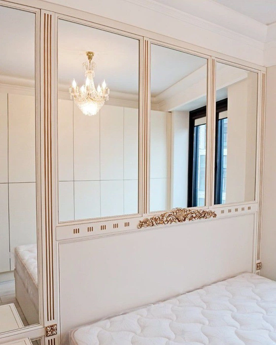 Цвет RAL 9001 в изголовье кровати