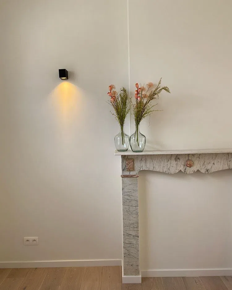 RAL9010 в классическом интерьере