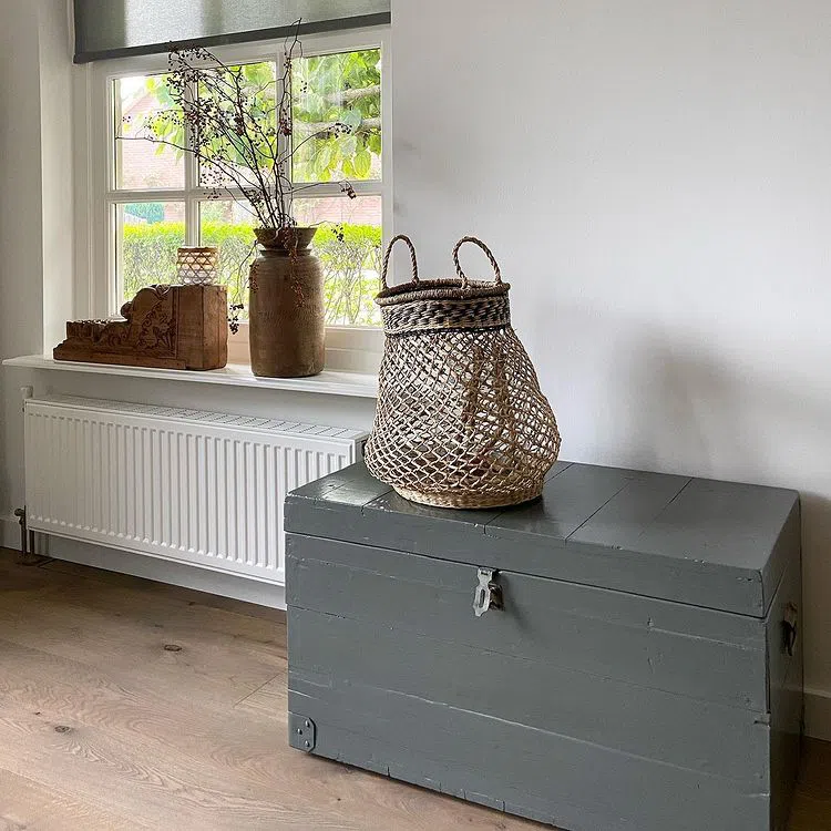 Интерьер в стиле бохо с цветом стен RAL 9016