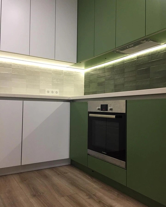 RAL 6011 зеленая кухня без ручек