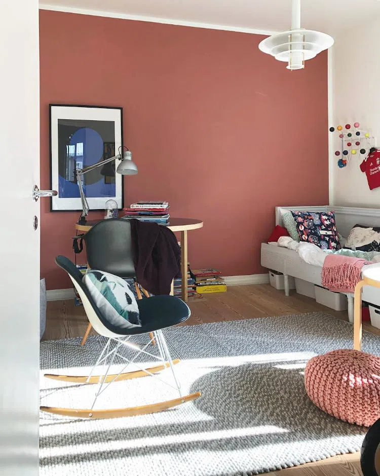 Детская комната с розовыми стенами Tikkurila V418 Рустика