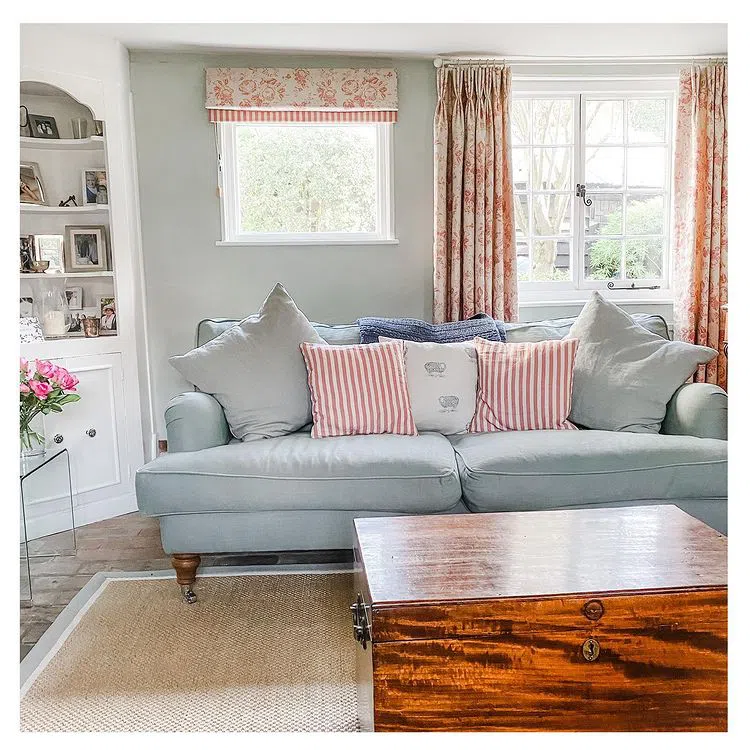 Интерьер прованск с фисташковыми стенами Little Greene Salix