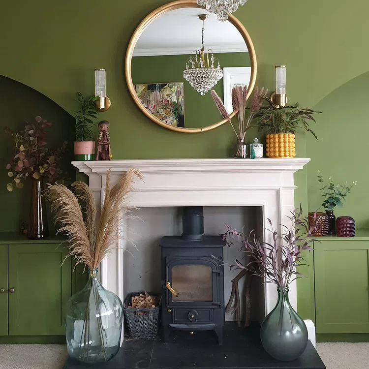 Тёплый зеленый оттенок краски Farrow and Ball Sap Green