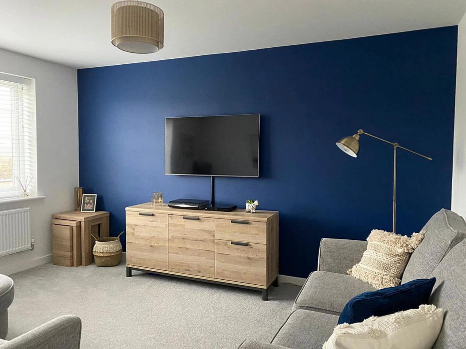 Dulux Sapphire Salute акцентная стена 