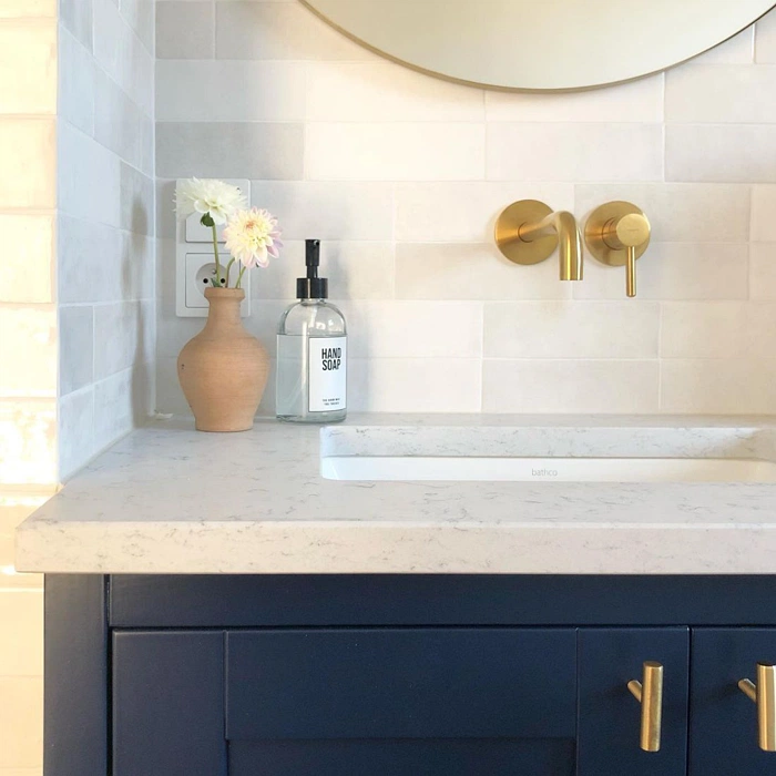 RAL 5003 тумба под раковину с латунными ручками