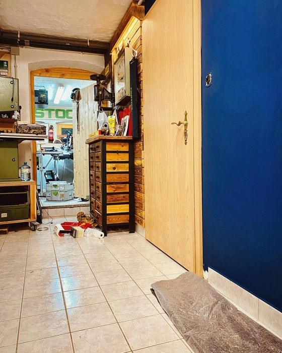 RAL 5003 в коридоре