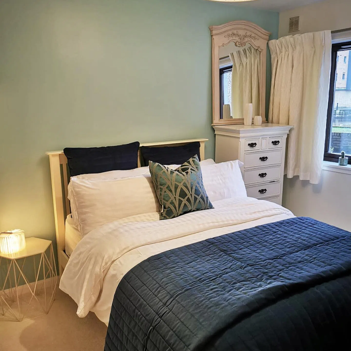 Мятный оттенок Dulux Sea Urchin 4 в интерьере