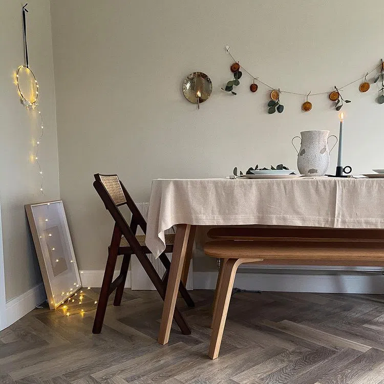 Фото бежевого интерьера с Farrow and Ball Shaded White