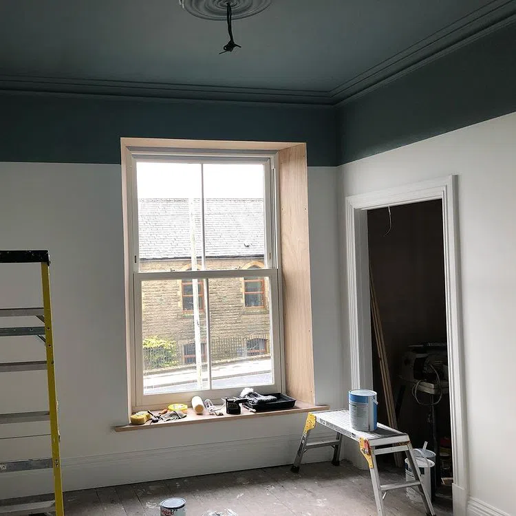 Color-block с черным потолком и Little greene Shirting