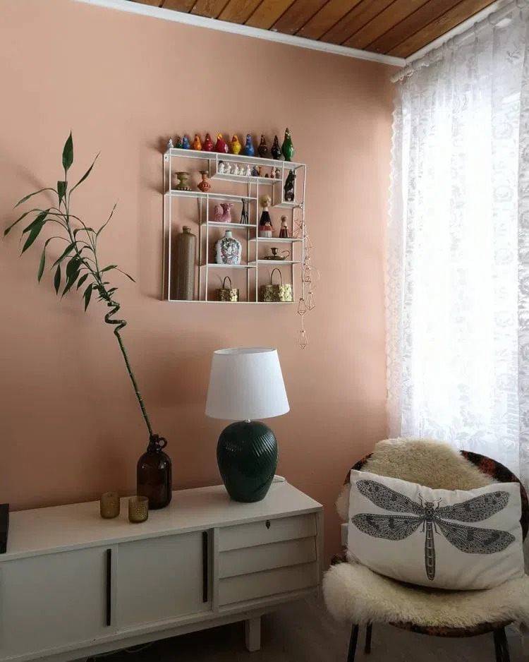 Персиковые стены в интерьере Tikkurila J407