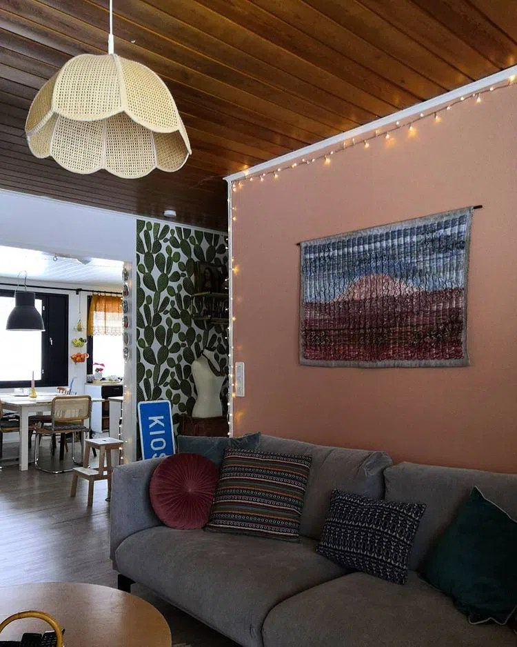 Гостиная с цветом стен J407 Тиккурила