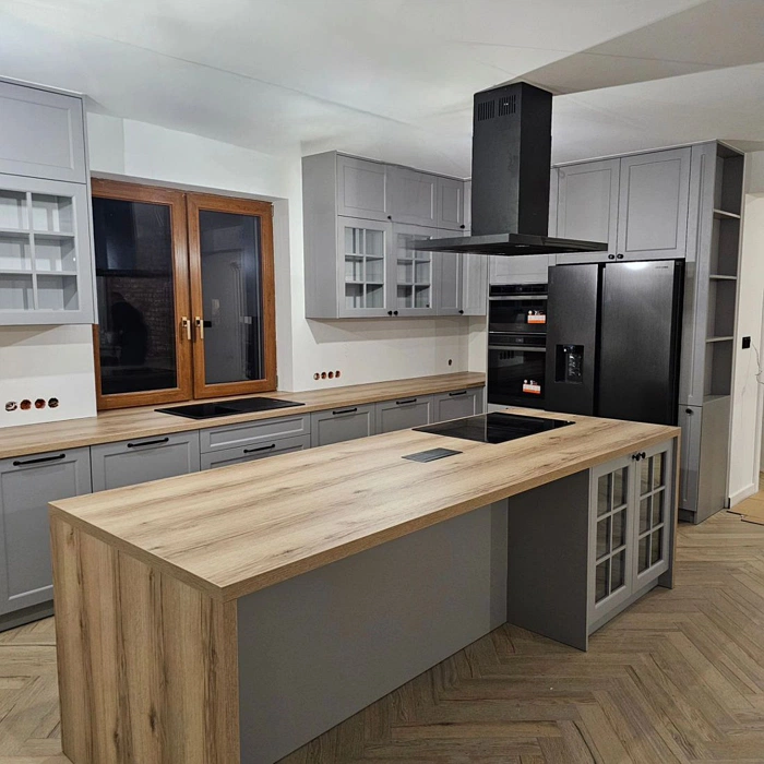 RAL 7004 на фасадах кухни