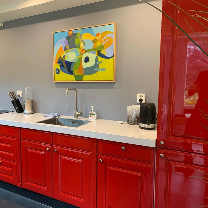 RAL 3001 красная кухня