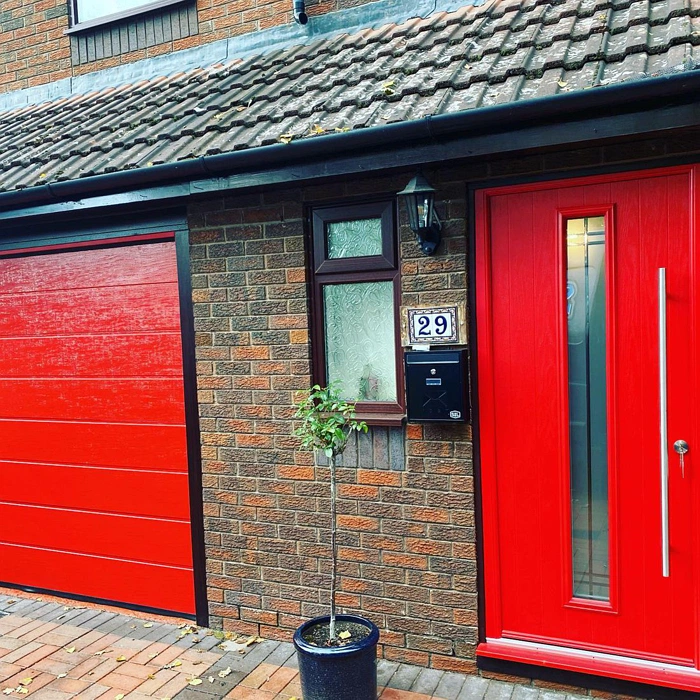 Signal red RAL 3001 входная дверь