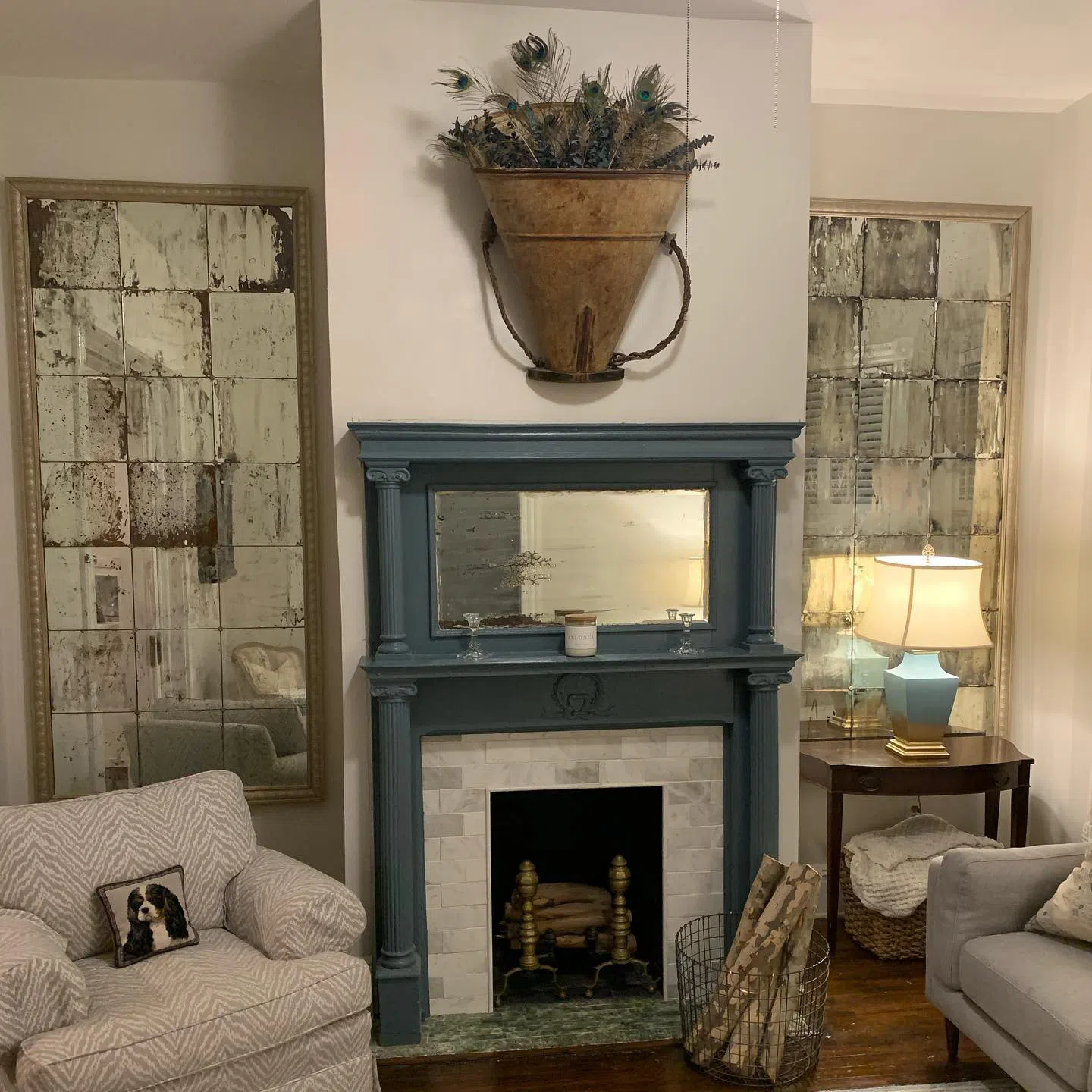 Интерьер с светлым Silver Satin OC-26 Benjamin Moore фото