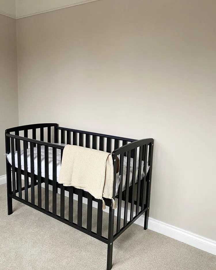 Детская с теплыми серыми стенами Skimming Stone