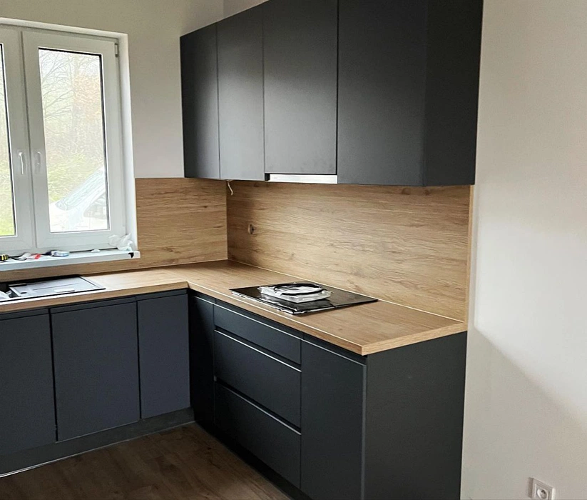 RAL 7015 на фасадах кухни