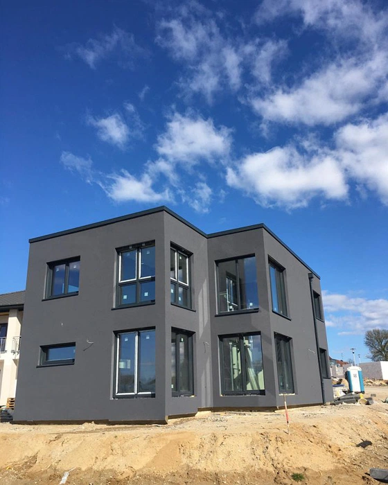 RAL 7015 на фасадах дома