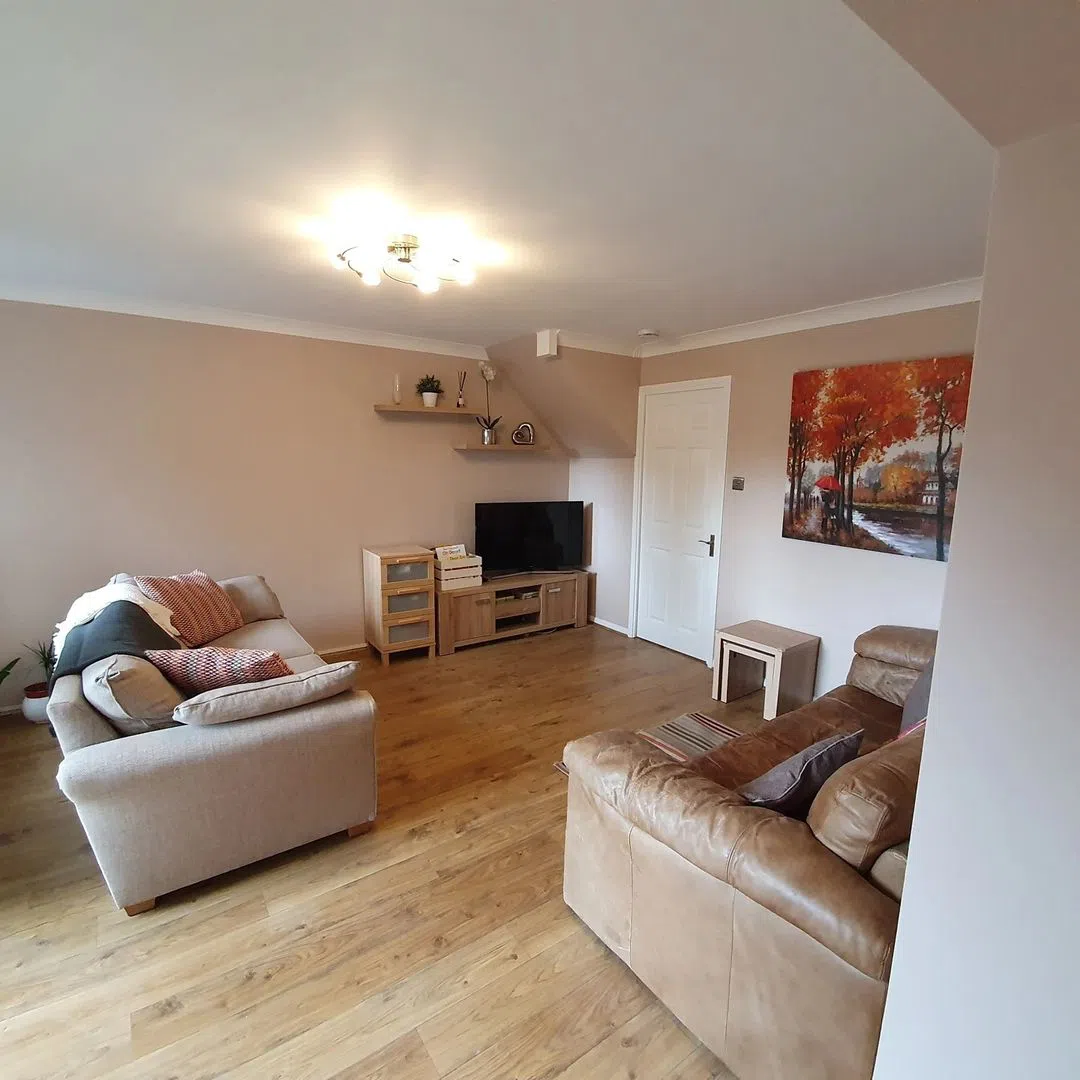 Комната с розовыми стенами Dulux Soft stone