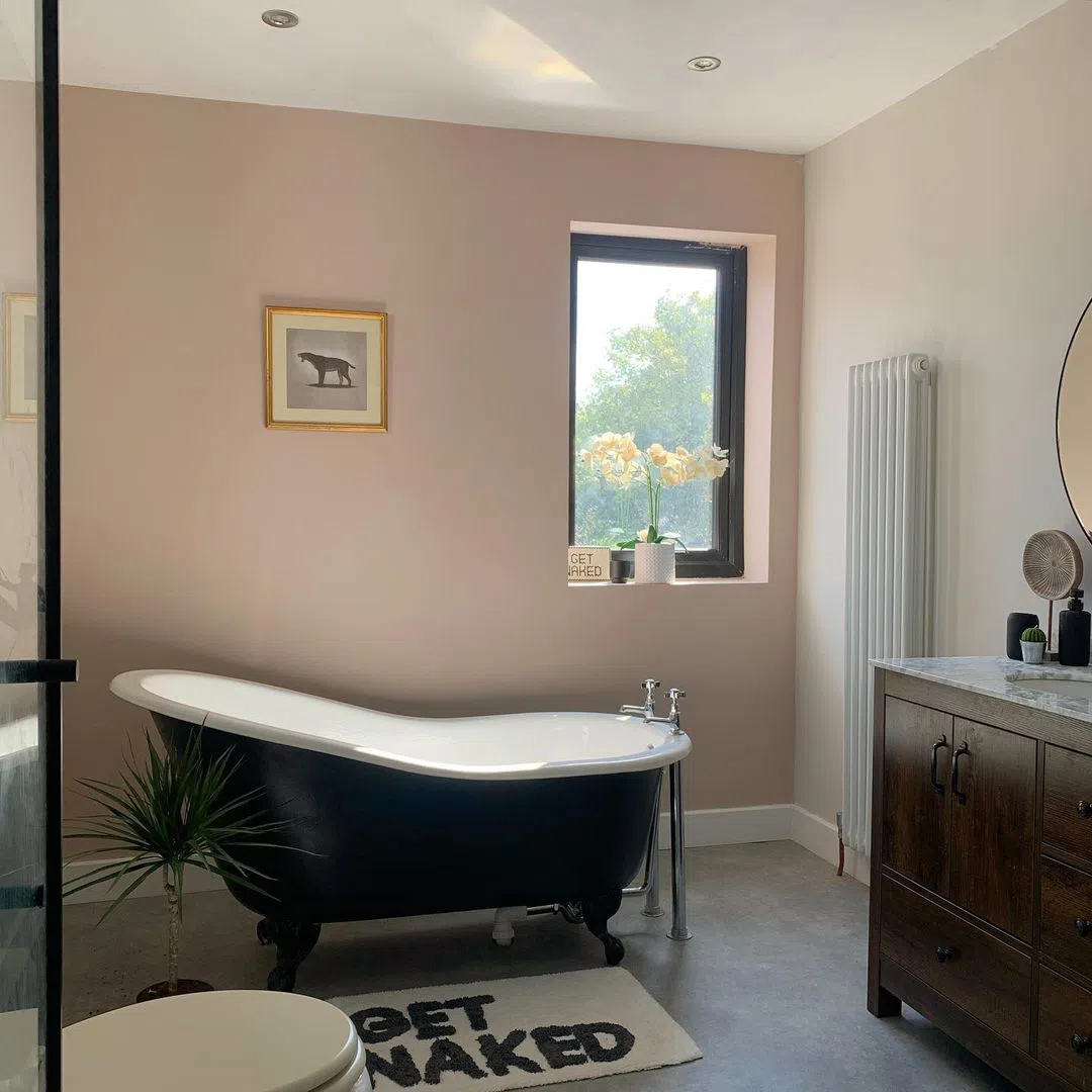 Ванная с персиковыми стенами Dulux Cappuccino Candy 4