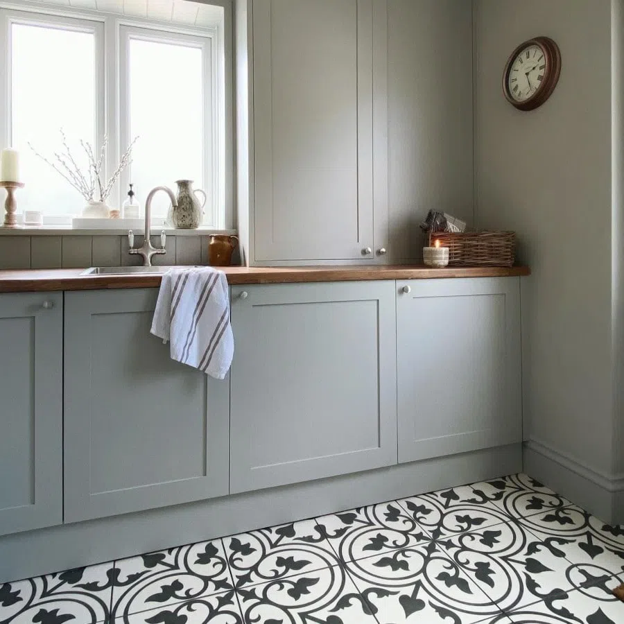 Современная кухня цвета greige Dulux 70YY 46/053