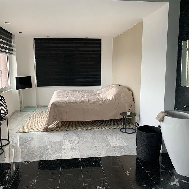 Минималистичный современнный интерьер с бежевым цветом стен Stony Ground