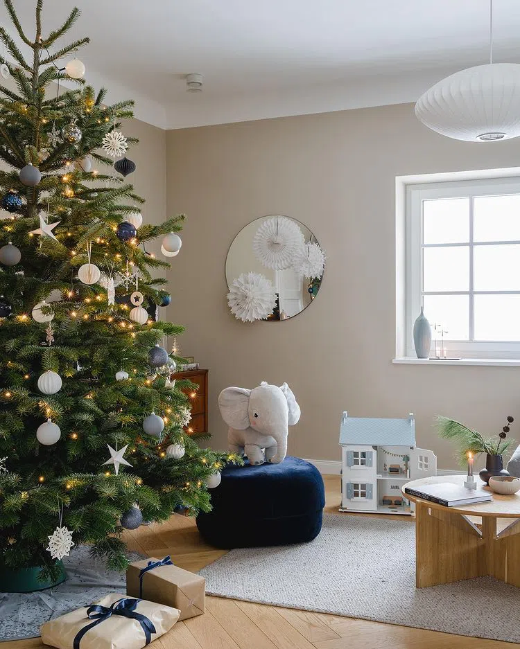 Интерьер детской комнаты с стенами цвета какао Stony Ground