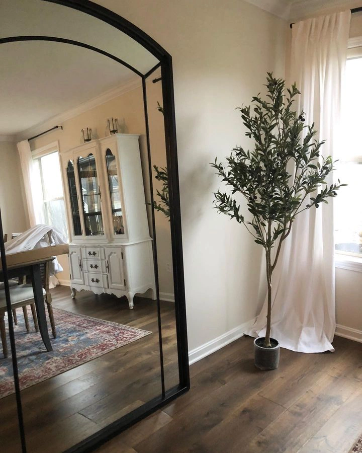 Sherwin Williams SW 7010 White Duck в интерьере фото