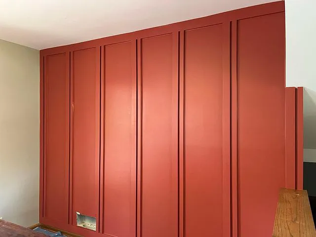 Sherwin Williams 6320 Bravado Red в интерьере фото