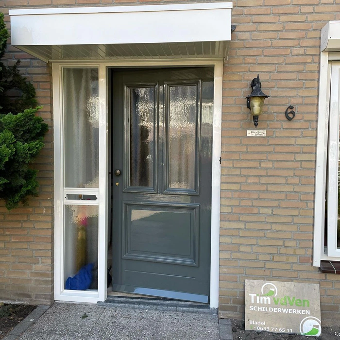 RAL 7010 на входной двери