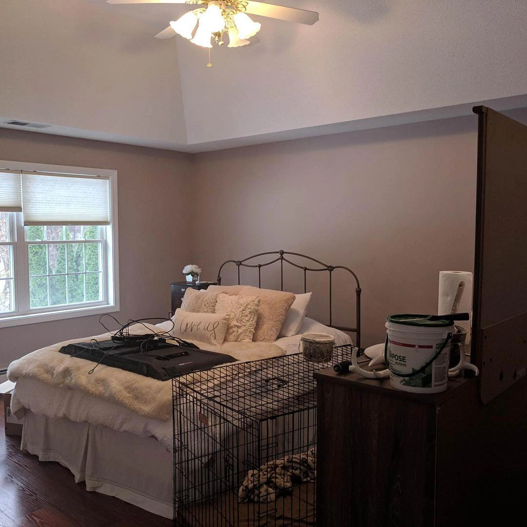 Sherwin Williams SW 6037 Temperate Taupe в интерьере фото