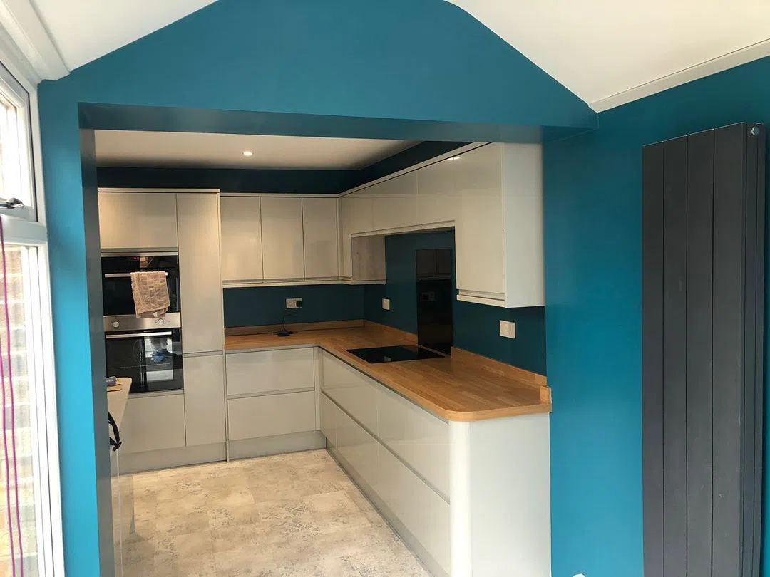 Color-block окраска на кухне Hawaiian Blue 2