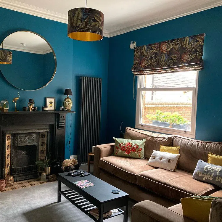 Интерьер с темным синим цветом Hawaiian Blue 2