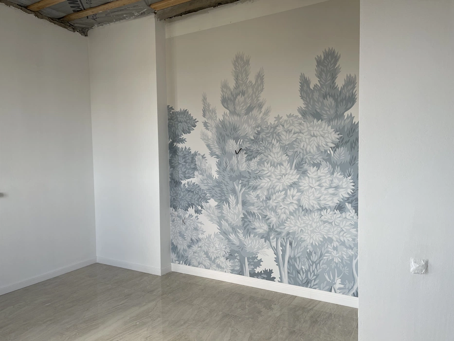 Светлые стены с обоями Tikkurila V503