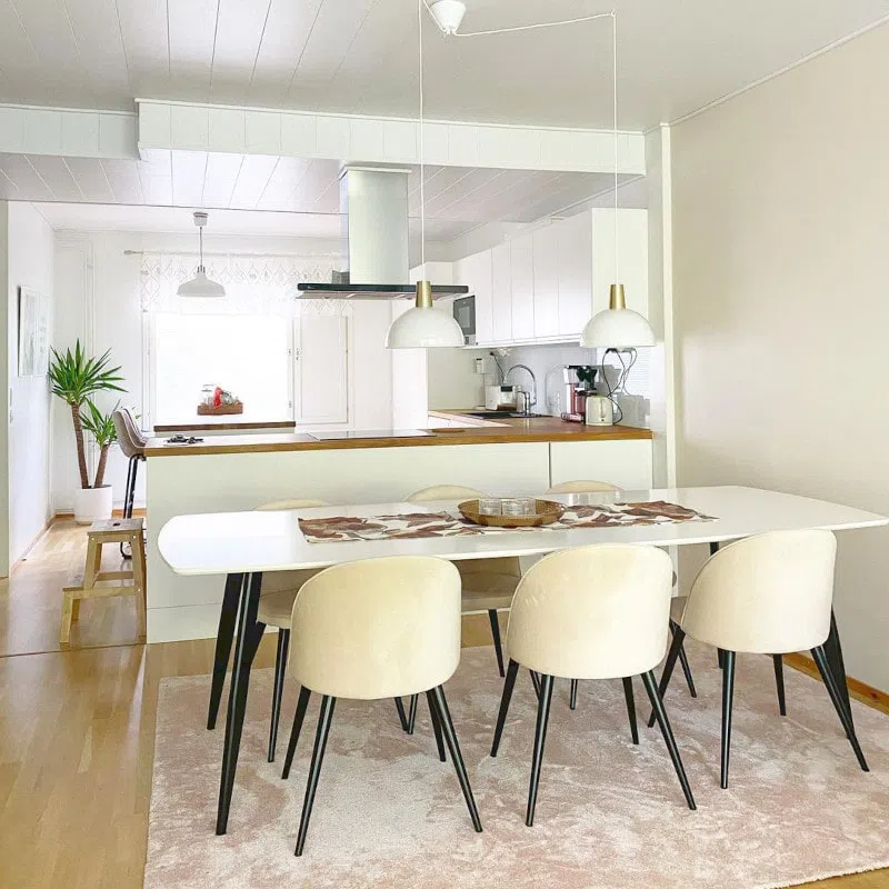 Кухня с бежевой стеной Y462 Тофу